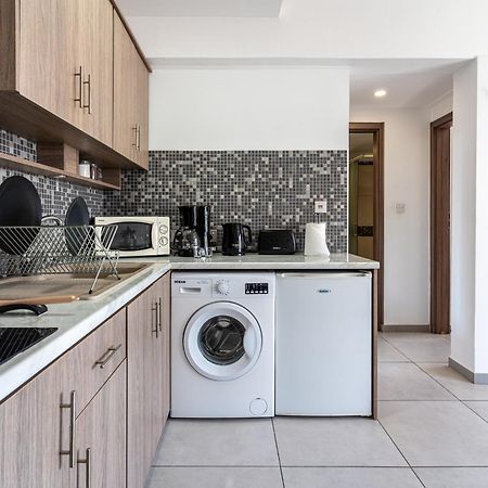 Made With Love 1-Br Apt By Finikoudes Beach Larnaca Ngoại thất bức ảnh