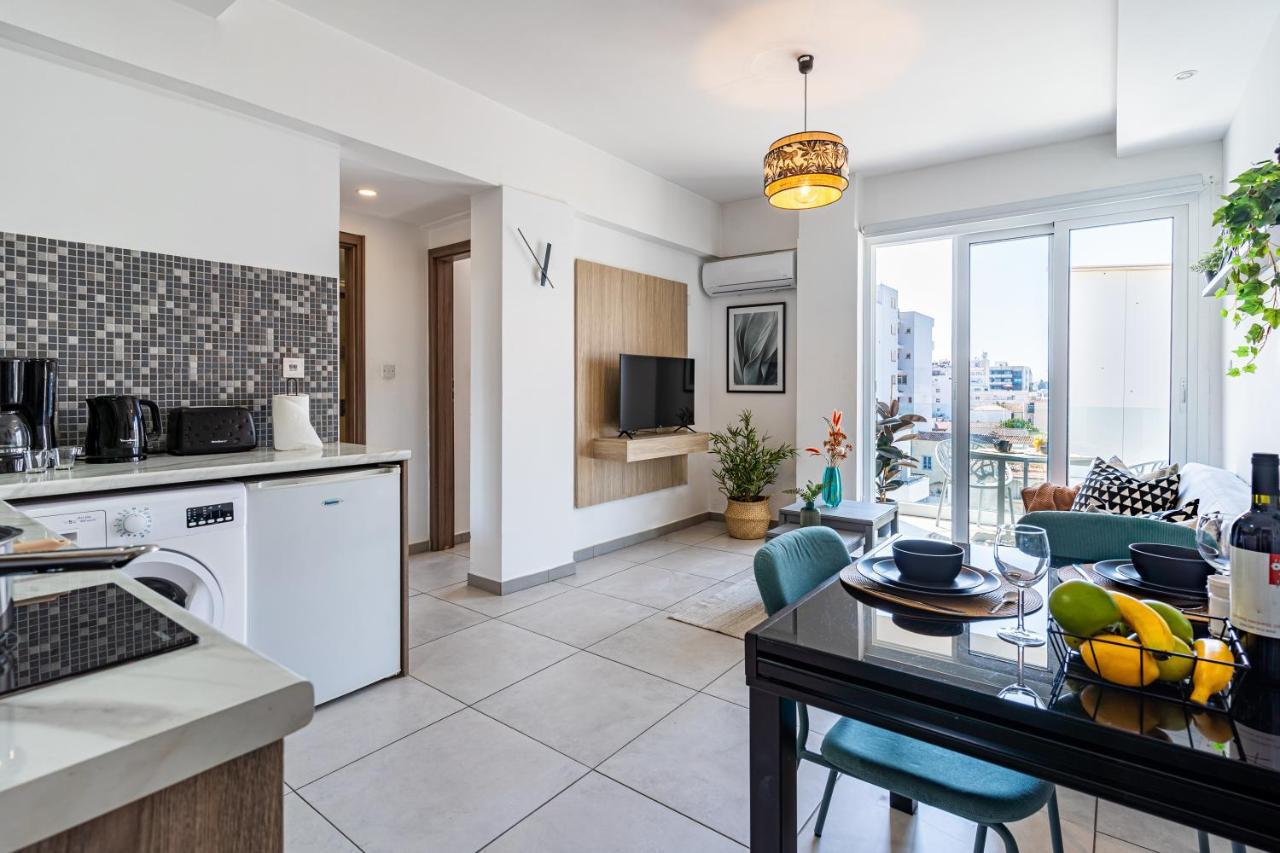 Made With Love 1-Br Apt By Finikoudes Beach Larnaca Ngoại thất bức ảnh